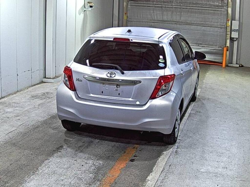 TOYOTA VITZ 2012