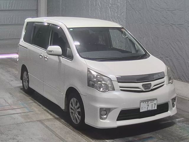 TOYOTA NOAH 2012