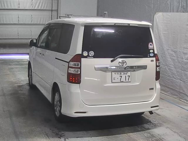 TOYOTA NOAH 2012