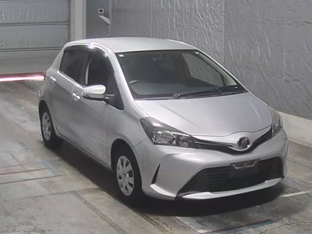 TOYOTA VITZ 2015