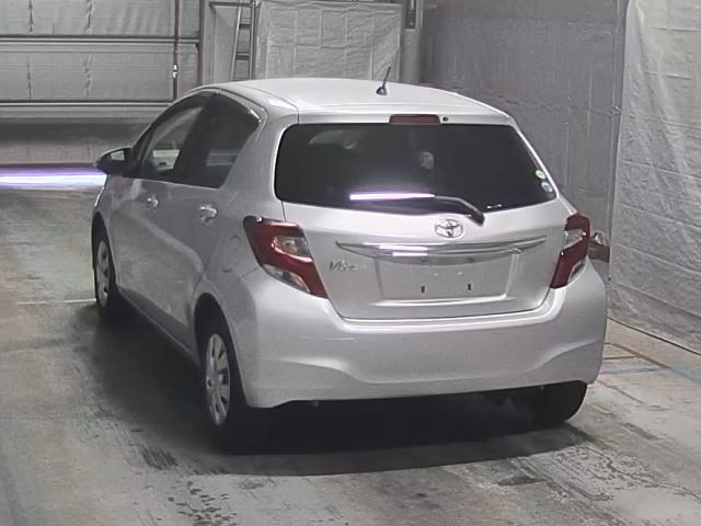 TOYOTA VITZ 2015