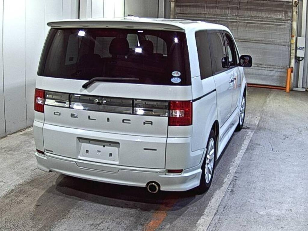 MITSUBISHI DELICA D5 2011