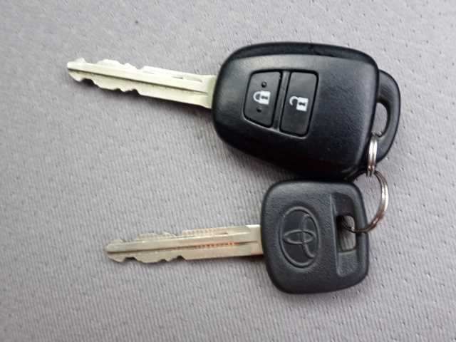 TOYOTA COROLLA AXIO 2016