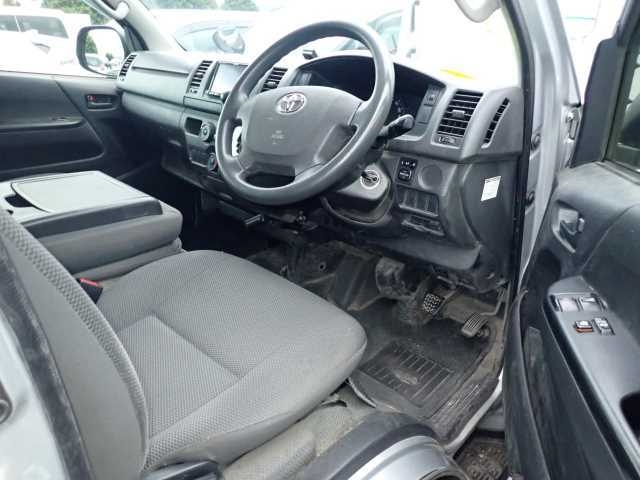 TOYOTA HIACE VAN 2019