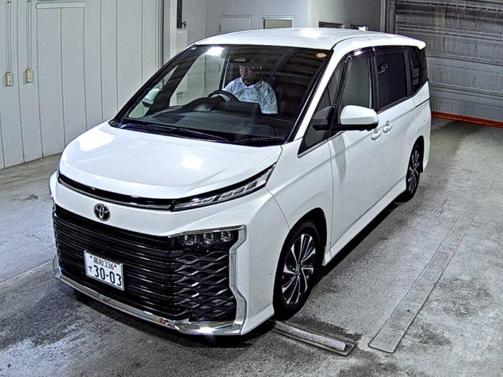 TOYOTA VOXY 2022