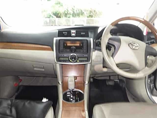 TOYOTA PREMIO 2012