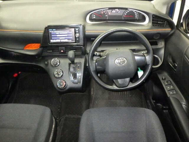 TOYOTA SIENTA 2017