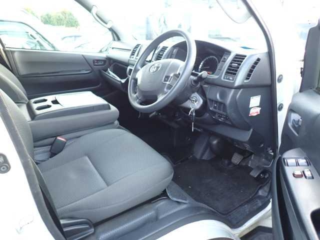 TOYOTA HIACE VAN 2019