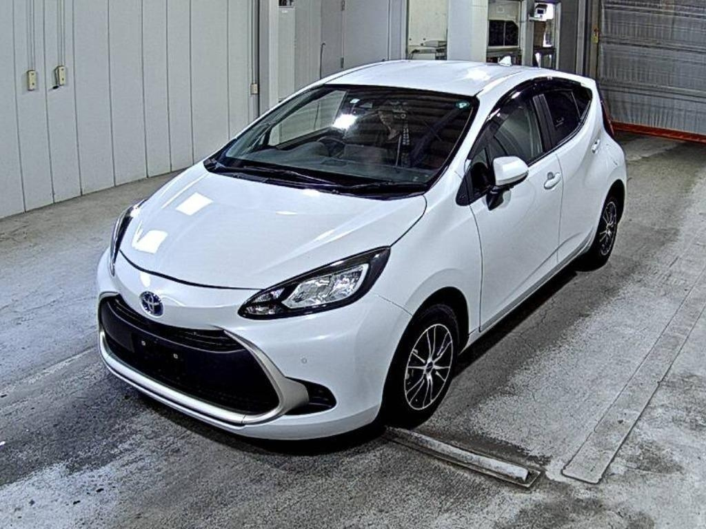 TOYOTA AQUA 2023