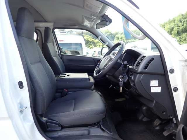 TOYOTA HIACE VAN 2019