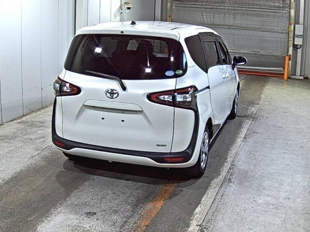 TOYOTA SIENTA 2016