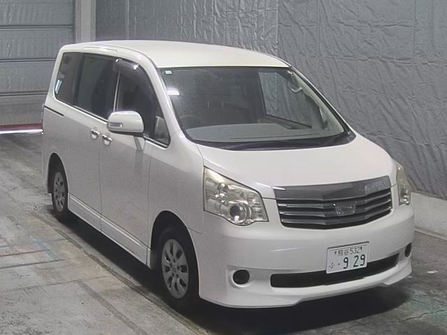 TOYOTA NOAH 2012