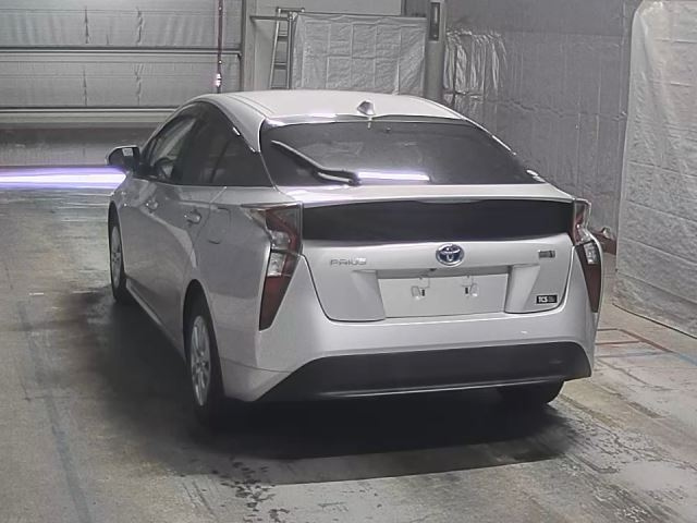 TOYOTA PRIUS 2016