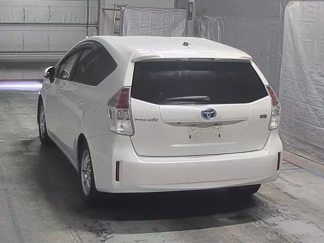 TOYOTA PRIUS ALPHA 2014