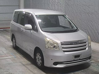 TOYOTA NOAH 2009