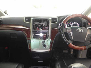 TOYOTA VELLFIRE 2010