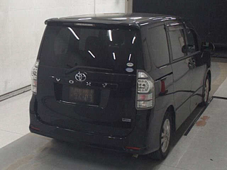 TOYOTA VOXY 2010