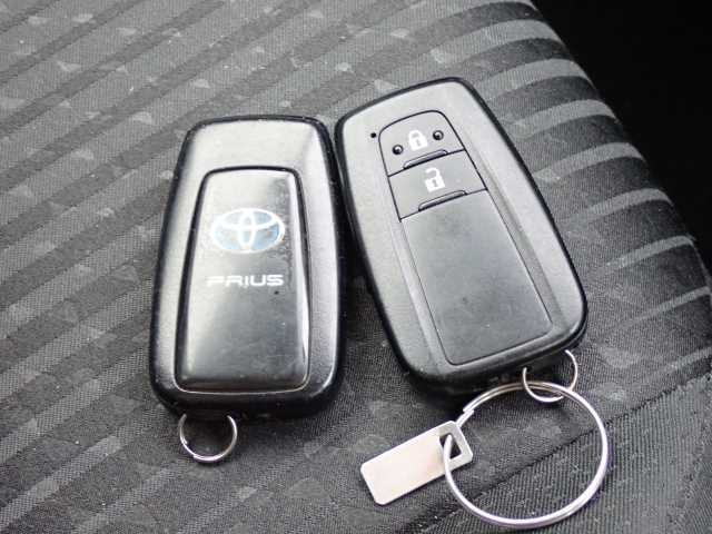 TOYOTA PRIUS 2017
