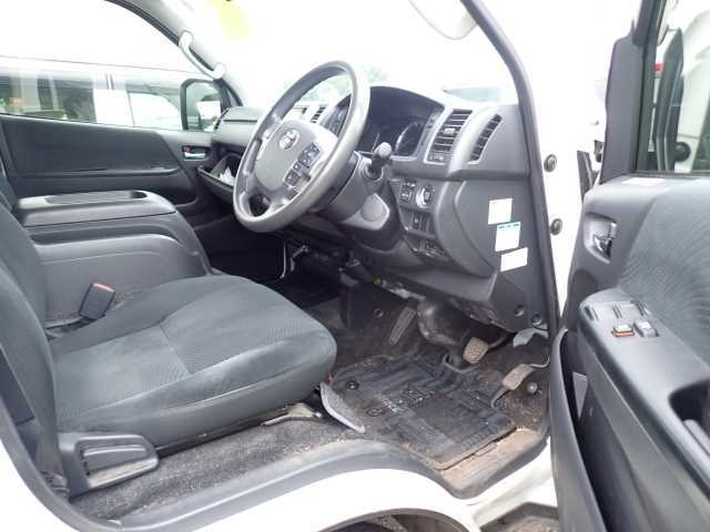 TOYOTA HIACE VAN 2020