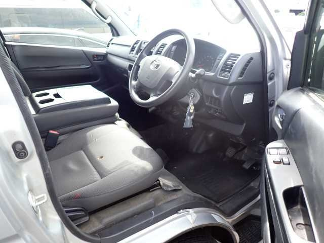 TOYOTA HIACE VAN 2019