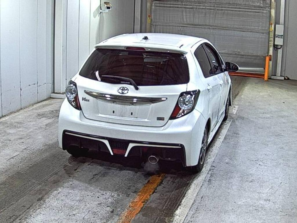 TOYOTA VITZ 2016