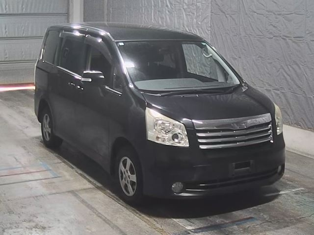 TOYOTA NOAH 2009