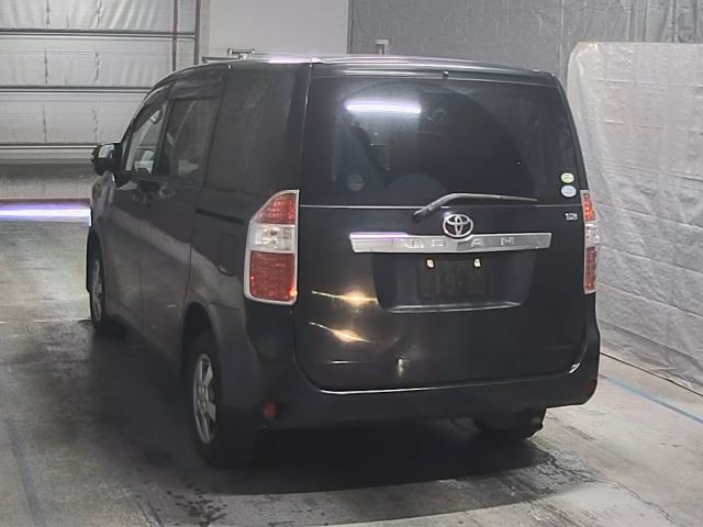 TOYOTA NOAH 2009