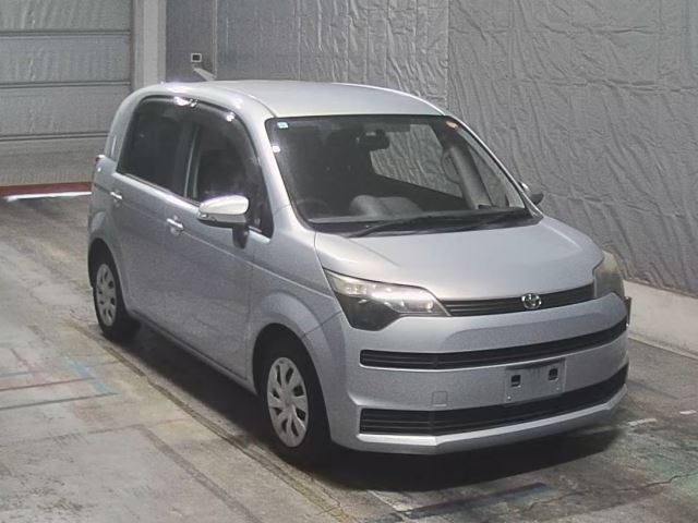 TOYOTA SPADE 2013