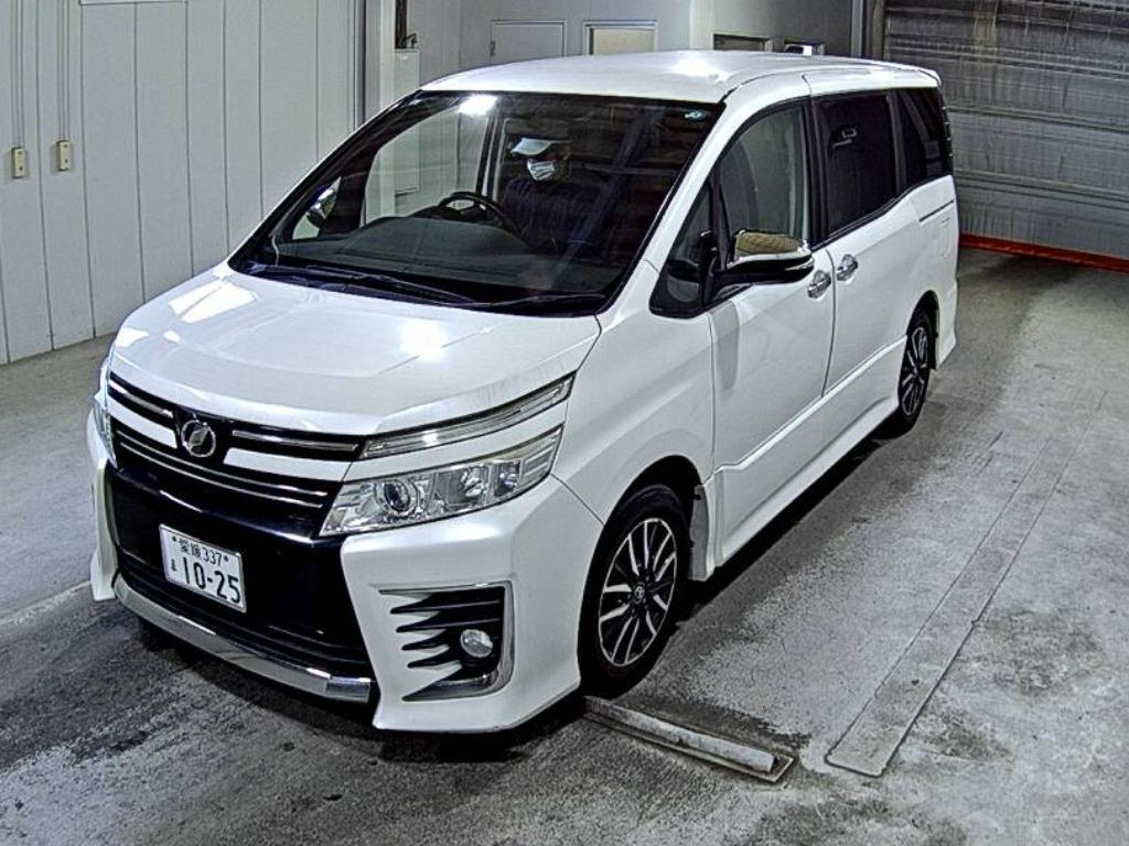 TOYOTA VOXY 2015