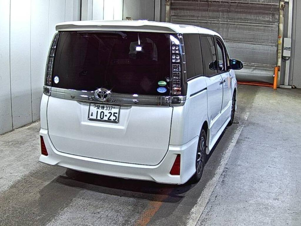 TOYOTA VOXY 2015