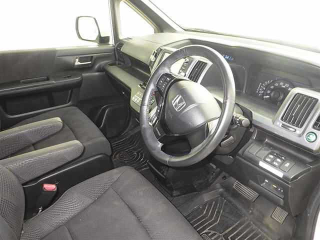 HONDA STEP WAGON 2011