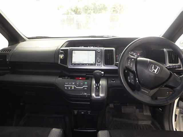 HONDA STEP WAGON 2011