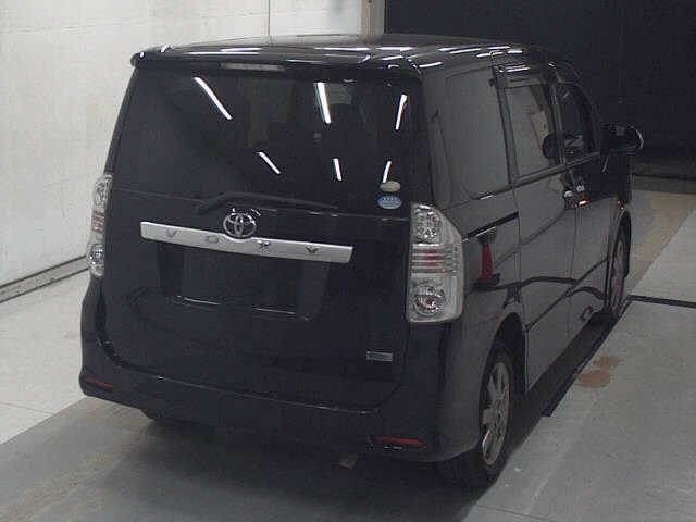 TOYOTA VOXY 2009