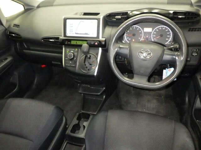 TOYOTA WISH 2012