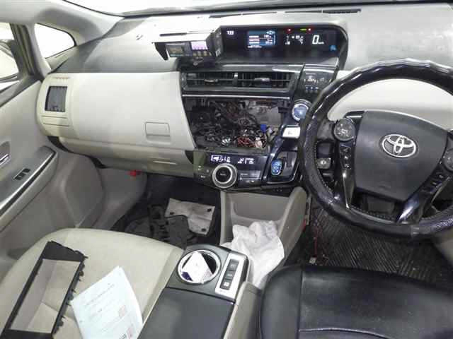 TOYOTA PRIUS ALPHA 2017