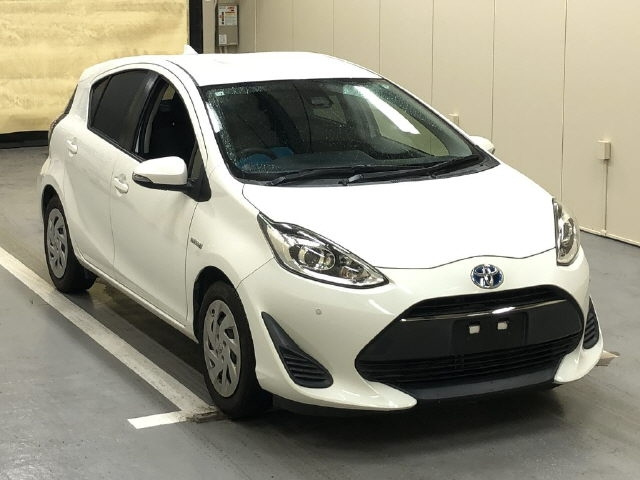 TOYOTA AQUA 2017