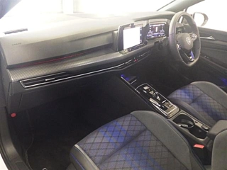 VOLKSWAGEN GOLF 2024