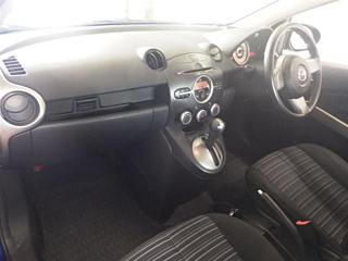 MAZDA DEMIO 2010