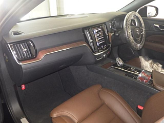 VOLVO V60 2021