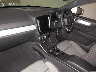 VOLVO XC40 2023