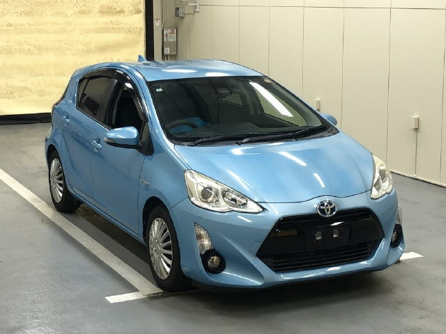 TOYOTA AQUA 2016