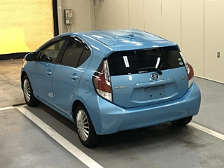 TOYOTA AQUA 2016
