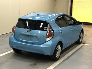 TOYOTA AQUA 2016