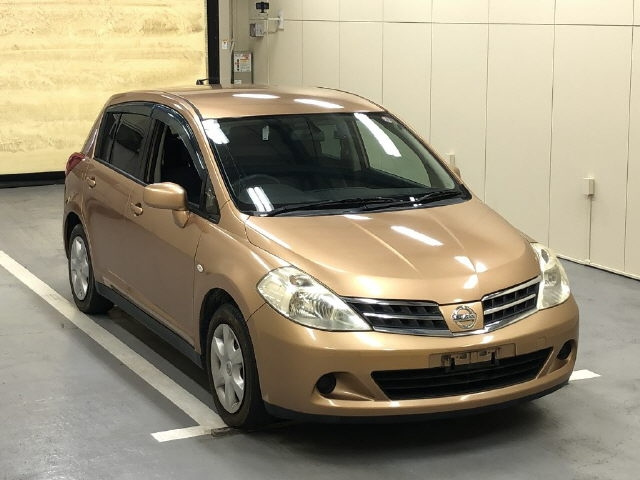 NISSAN TIIDA 2010