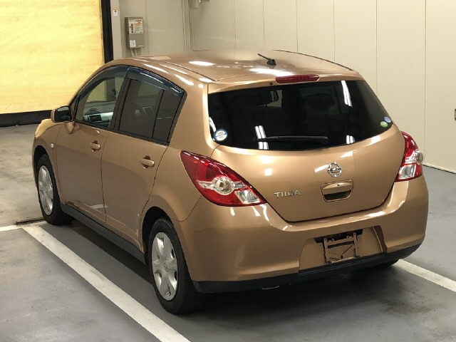 NISSAN TIIDA 2010