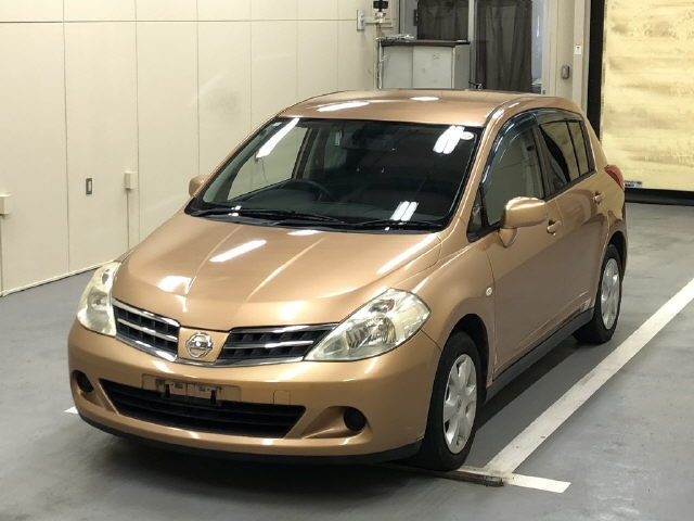 NISSAN TIIDA 2010