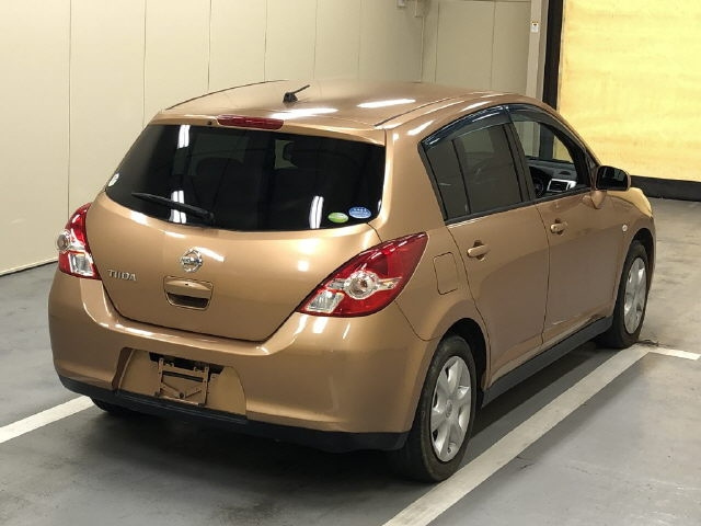NISSAN TIIDA 2010