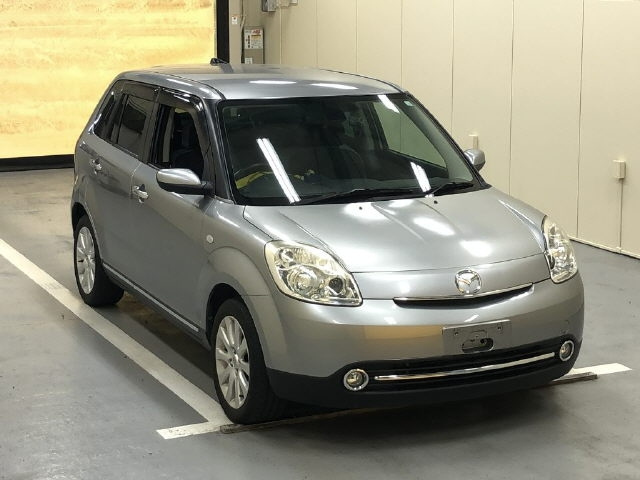 MAZDA VERISA 2010