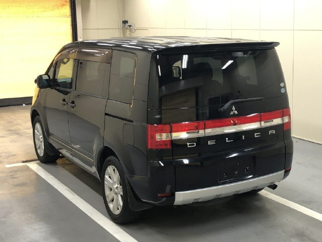 MITSUBISHI DELICA D5 2011