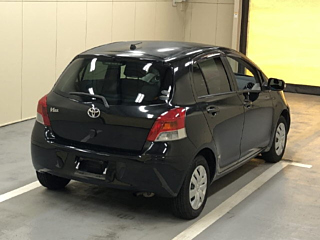 TOYOTA VITZ 2010